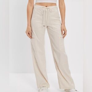 AE Dreamy Drape Stretch Super High-Waisted Baggy Wide-Leg Cargo Pant Cream Sz 4
